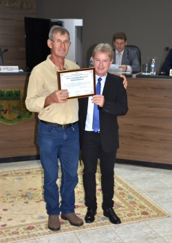 Câmara Municipal realiza Sessão Solene de entrega de Títulos